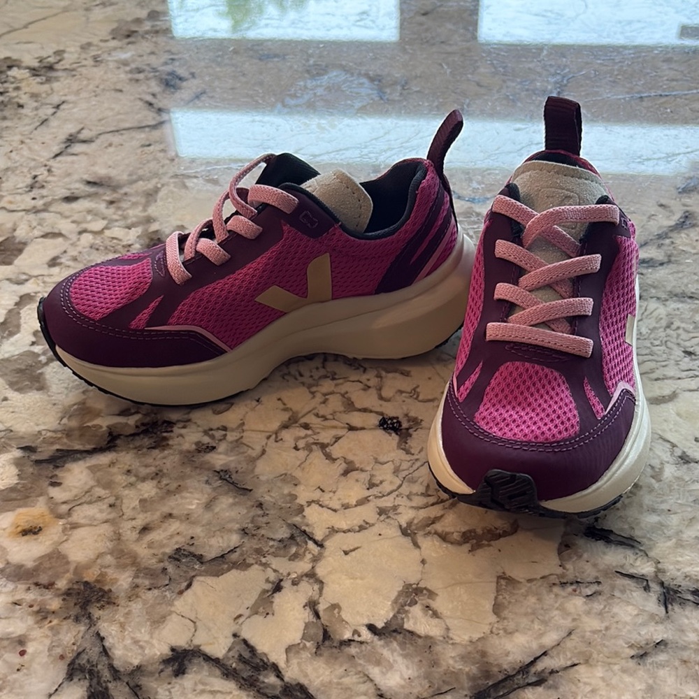 Veja Kids Sneakers in Fuchsia and Plum